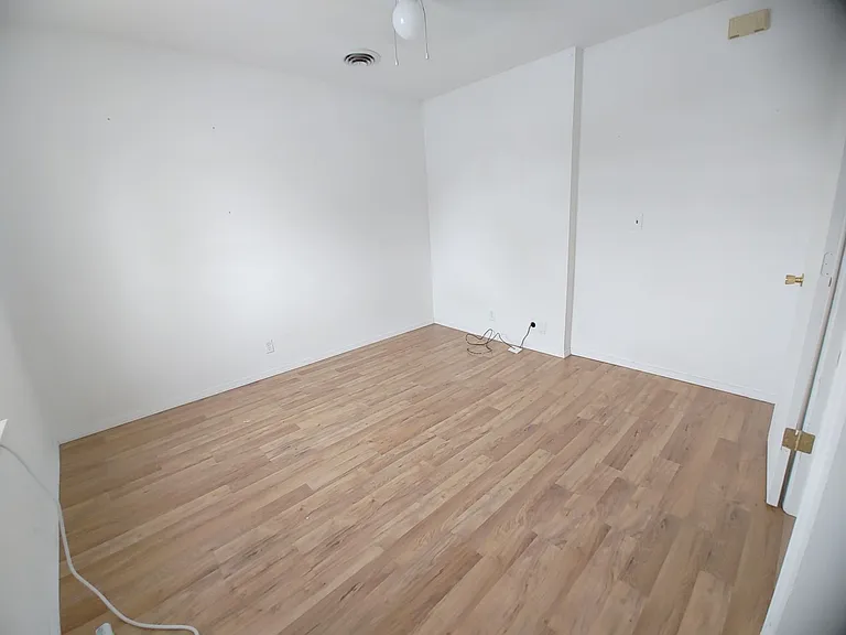 514 E. Douglas Street — Photo 7