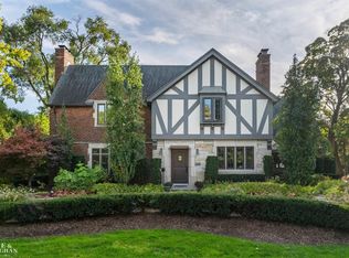 71 Lochmoor Blvd, Grosse Pointe Shores, MI 48236