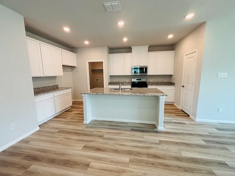 912 Santa Lucia Dr — Photo 8