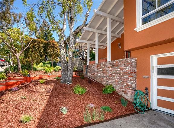 4th image of 1034 Park Pacifica Ave