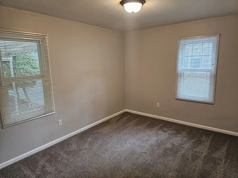 1579 E Hollywood Ave — Photo 7