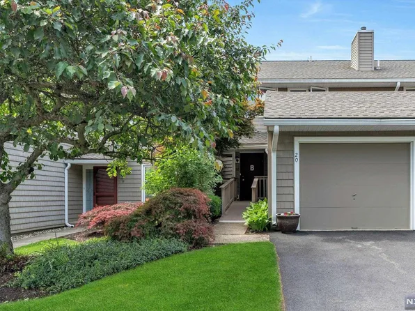 20 Parsons Ct, Mahwah, NJ 07430