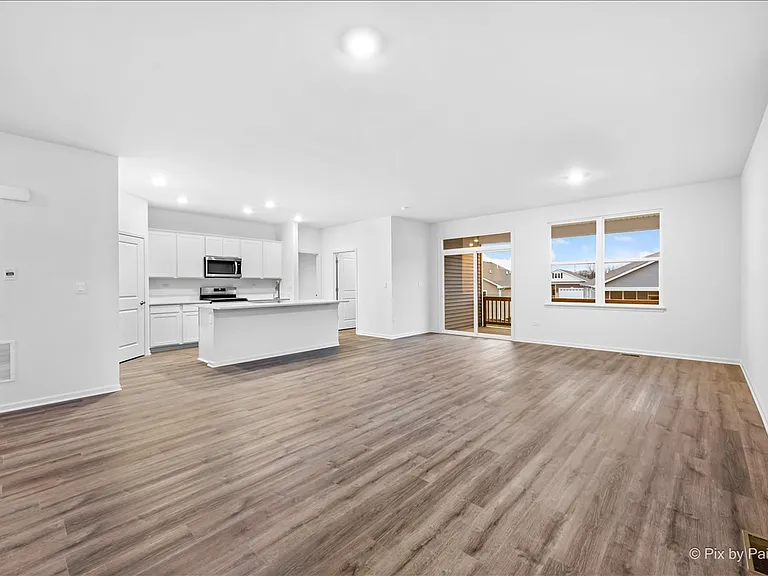 301 Westminster Ct — Photo 6