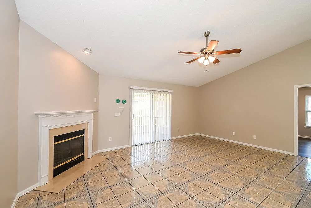 3 bed, 2.0 bath, 1594 sqft, $2,500 — Photo 3