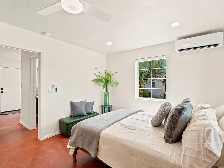 2542 E Seneca St — Photo 5