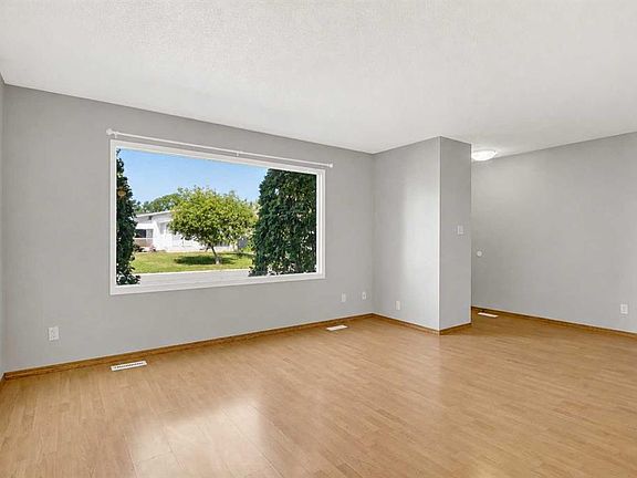 4th image of 9343 E 112a Ave