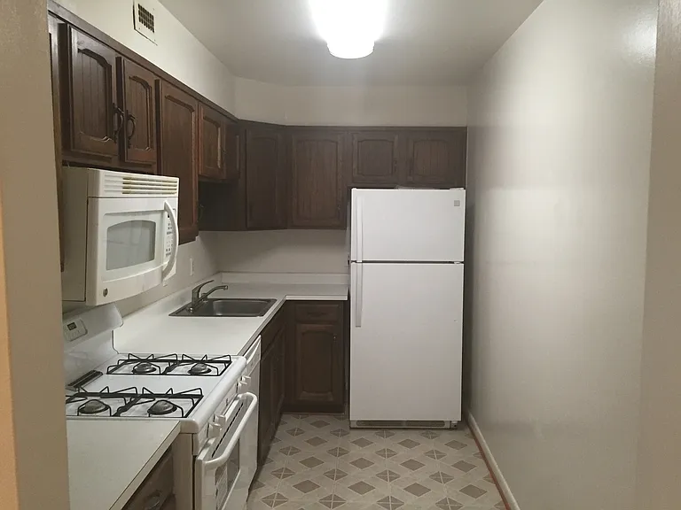 7400 Lakeview Dr #201N — Photo 5