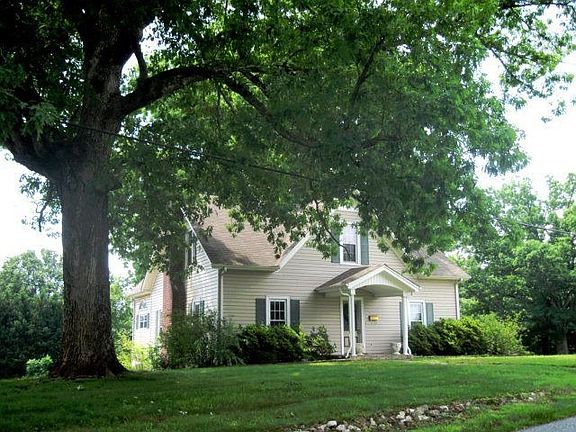 2nd image of 905 Woodland Blvd
