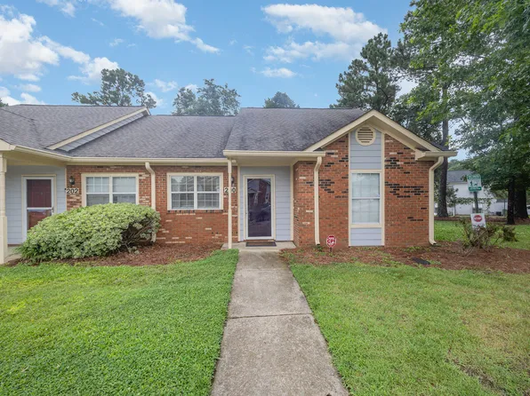 200 Old Spring Hill Ln, Fuquay Varina, NC 27526