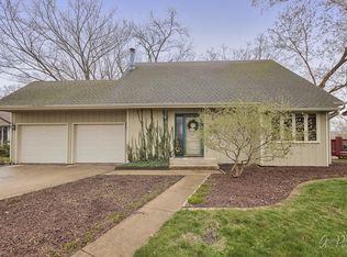 2041 Alta Vista Dr, Waukegan, IL 60087