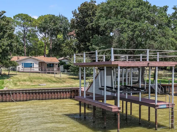 179 Autumn Wood Trl, Gun Barrel City, TX 75156