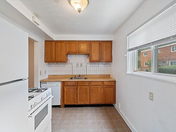 5th image of 4936 Caroline Dr APT 26