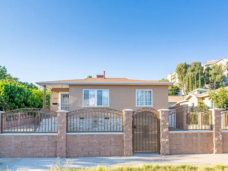 4645 Butterfly Ln — Photo 2