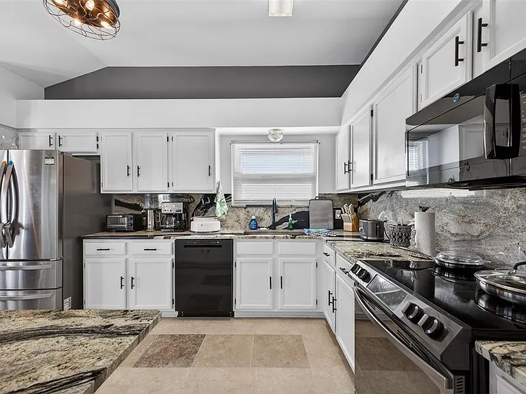 411 Del Mar Dr — Photo 21