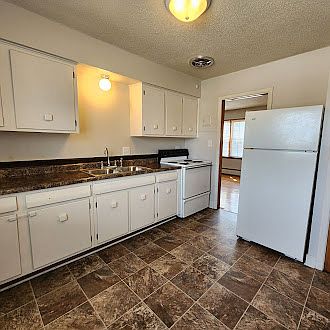 1st image of 905 W Benton St #A9eee07dd