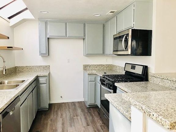 5th image of 279 E Glenarm St APT 15