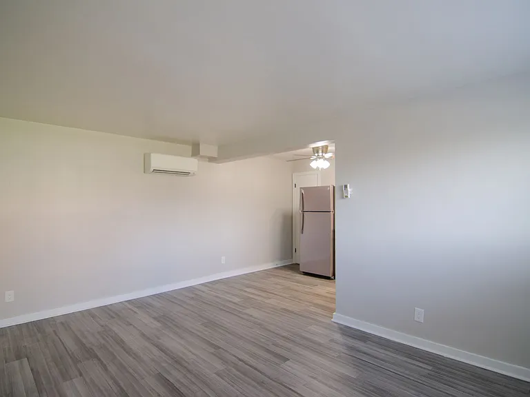 Newly Upgraded Apartments -The Courtyard at Park Hills, Minutes from Downtown — Photo 3