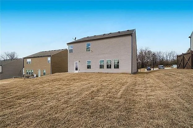 6811 Lancaster Xing — Photo 20