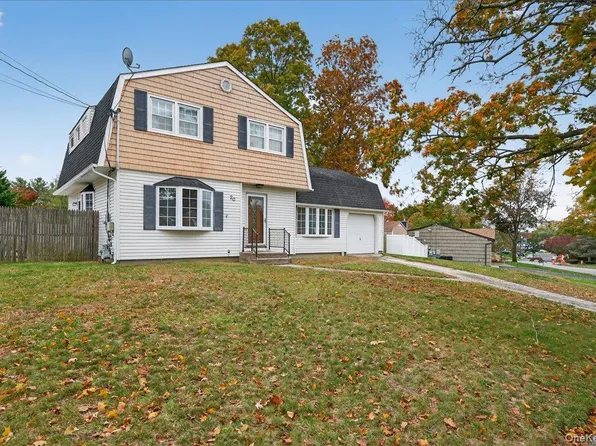 20 Longstreet Drive, Lake Grove, NY 11755