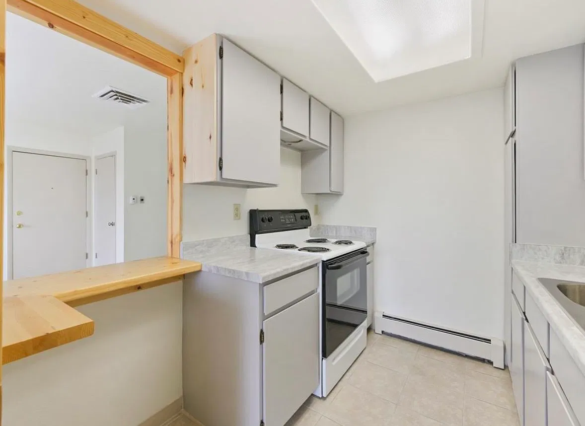 1140 Walnut Ave — Photo 4