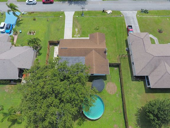 4th image of 557 NW Goldcoast Ave