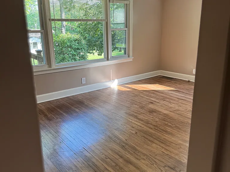 1618 Grove Ave — Photo 4