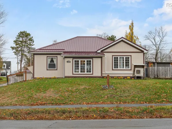 1589 King St, Windsor, NS B0N 2T0