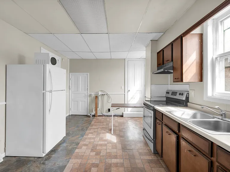 137 N 7th St — Photo 5