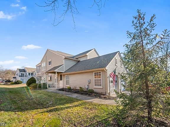 3rd image of 11D Rothwell Dr