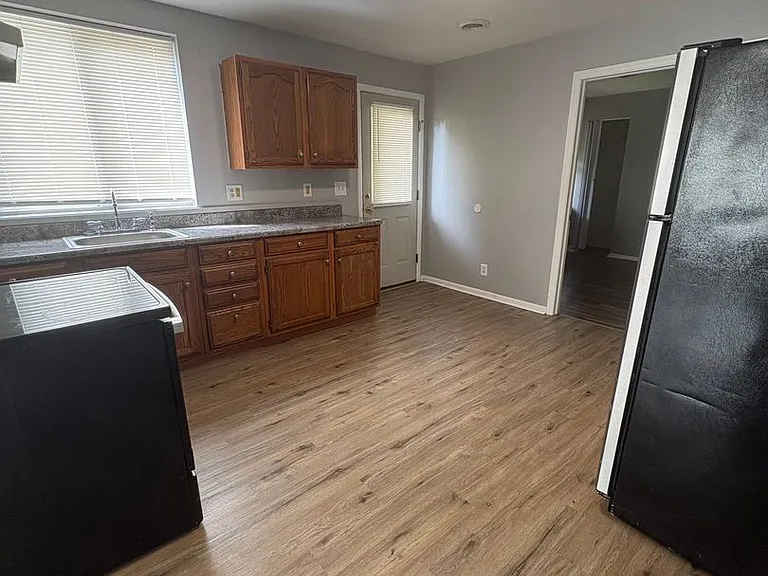 155 6th Ave — Photo 3