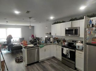 4313 Sansom St #2A, Philadelphia, PA 19104