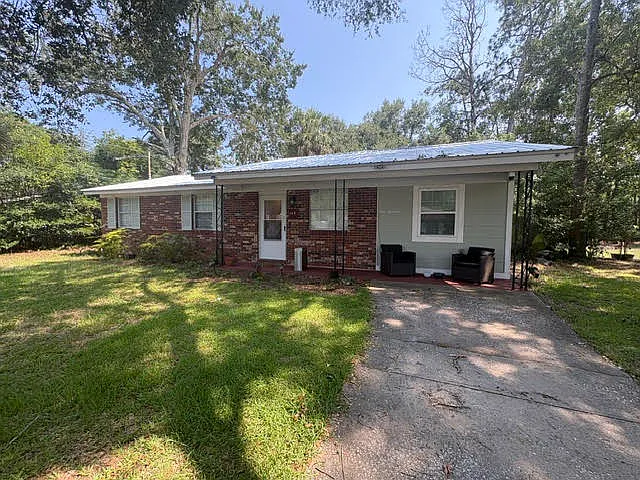 3 bed 1 bath + bonus room — Photo 1