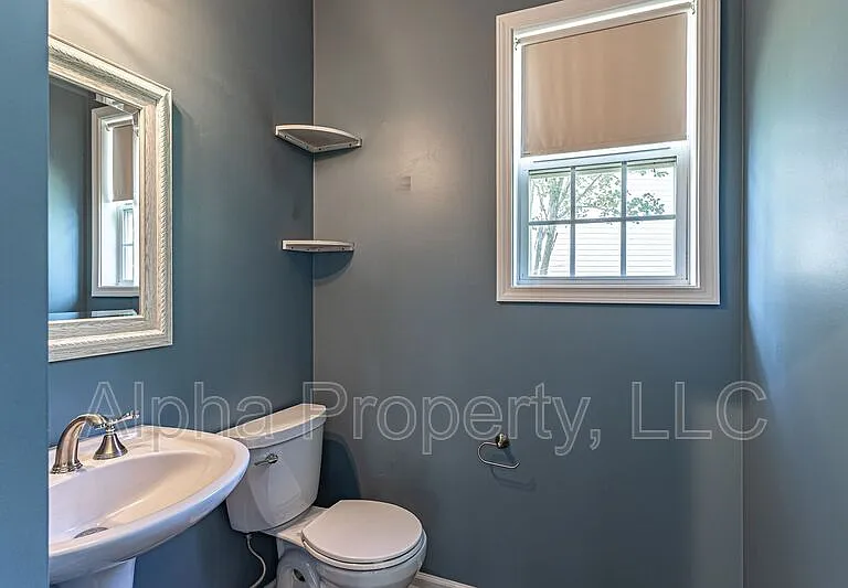 504 Collingsworth Ln — Photo 6