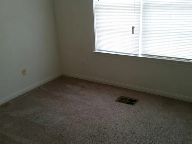 3204 Hereford Ln — Photo 5