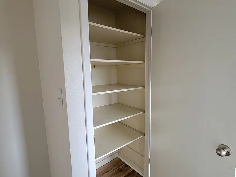 Monet - Pantry