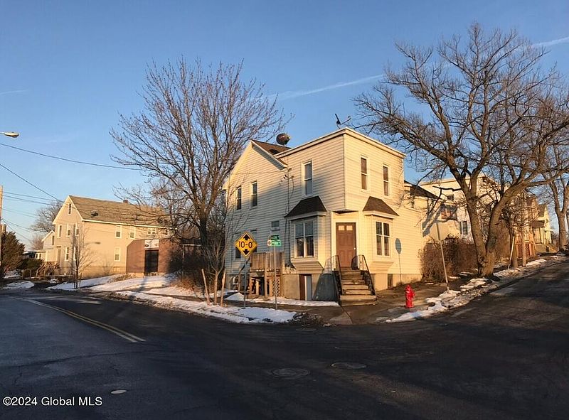 5th image of 353 Maxon Road