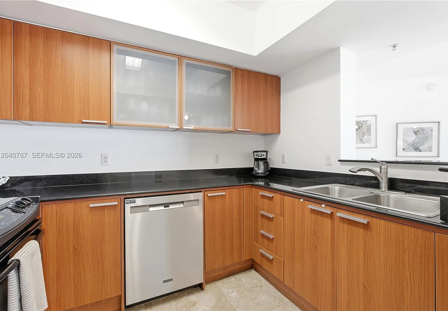 La Perla Condo — Photo 4