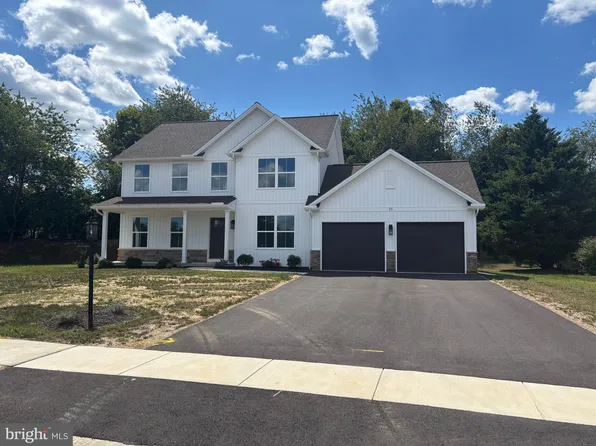 25 Essex Dr, Carlisle, PA 17015