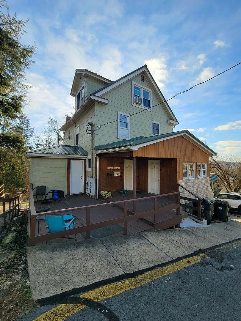 912 Naomi St — Photo 3
