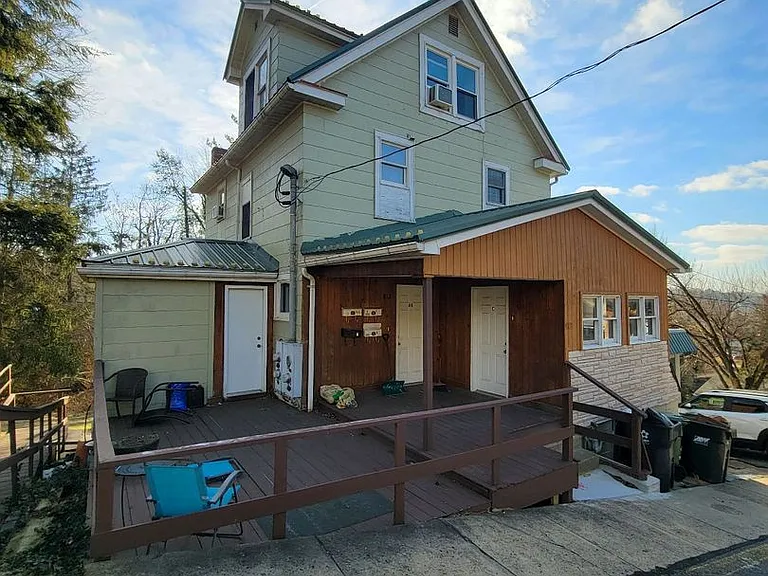 912 Naomi St — Photo 3