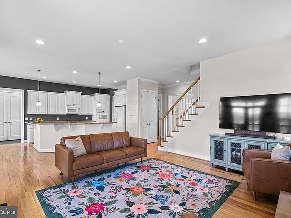 5th image of 18585 Montague Pl