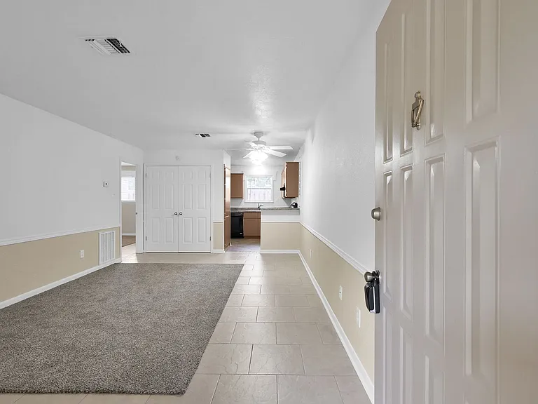 Lakeview Point Apartments — Photo 36
