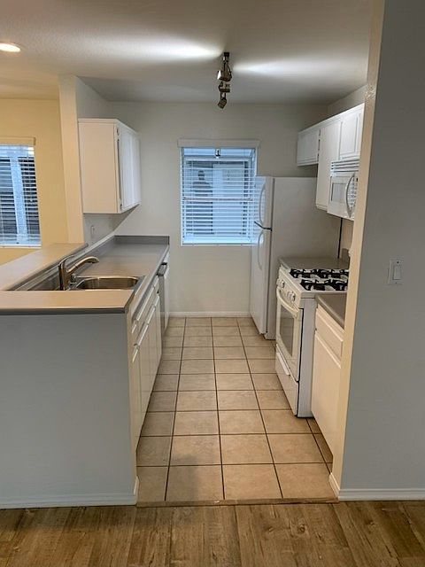 1st image of 1866 Greenfield Ave #205