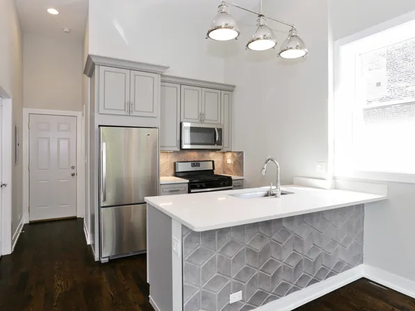 2648 W Augusta Blvd APT 2F, Chicago, IL 60622