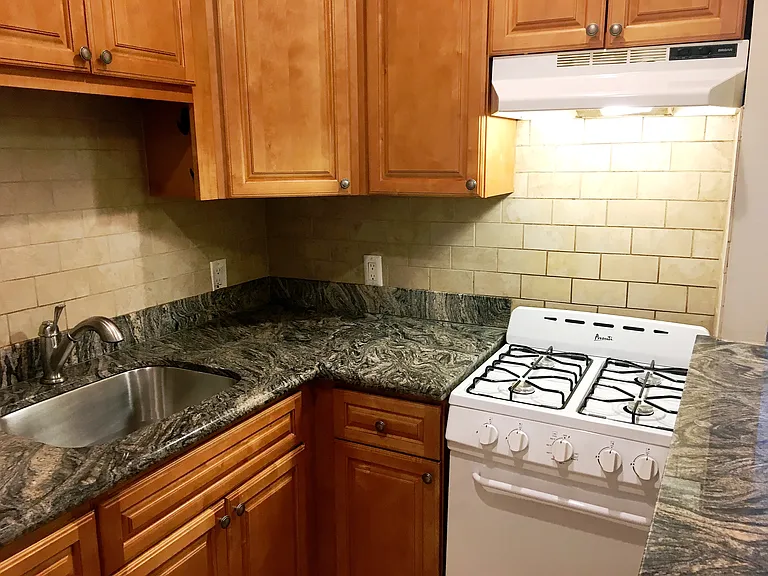 935 Lombard St #202 — Photo 5