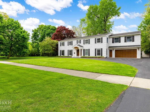 915 Three Mile Dr, Grosse Pointe, MI 48230