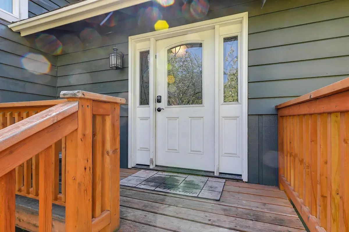 20th Ave, Fairbanks — Photo 4
