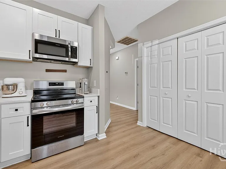 111 Coach House Sq — Photo 11
