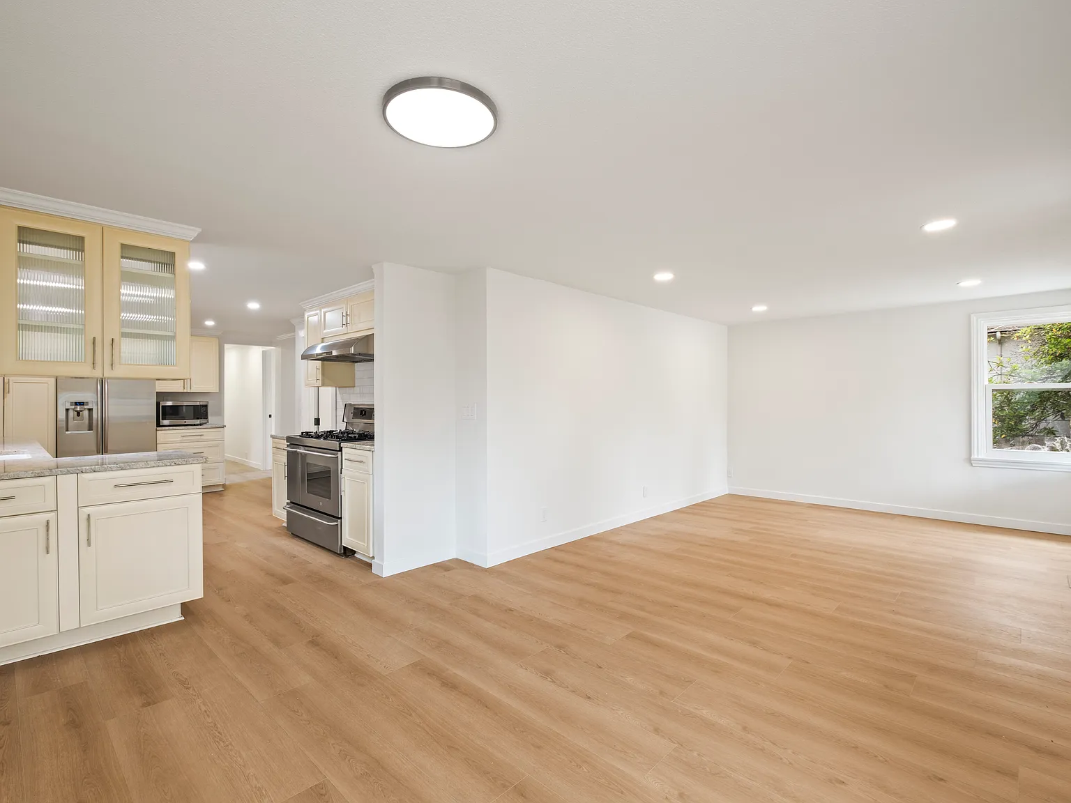 12206 Fremont Ave N — Photo 2