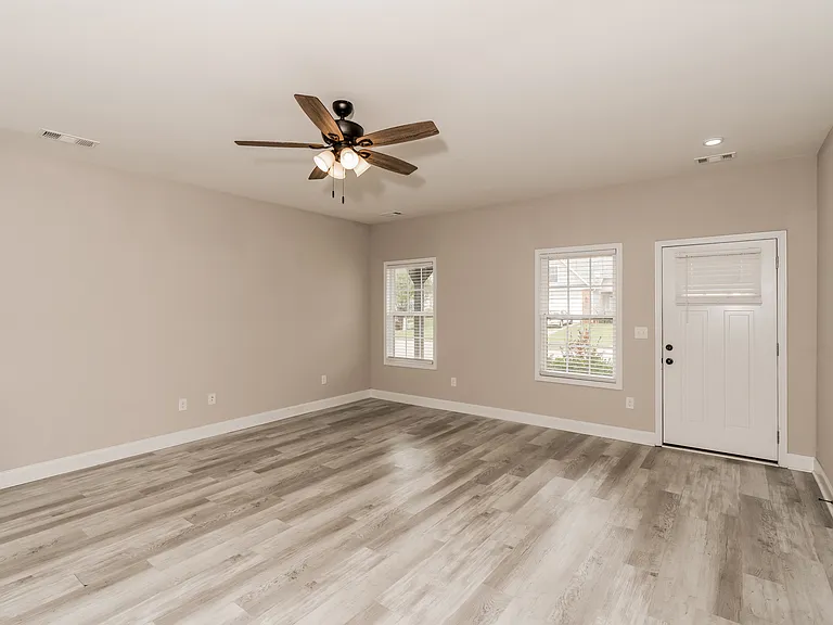 219 Beau Claire Cir — Photo 5